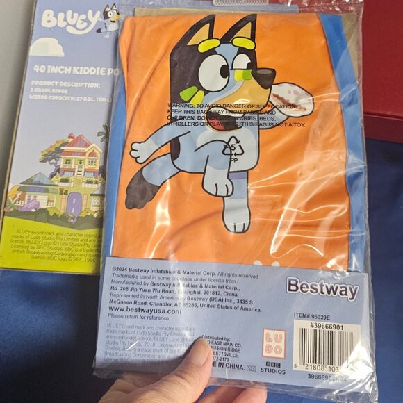Disney kiddie Bluey Pool and Bonus Bluey Beach Ball -NEW Unopened - Picture 3 of 5